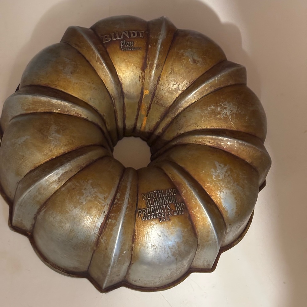 vintage Northland Aluminum Products cast aluminum Bundt pan - Picture 2 of 5